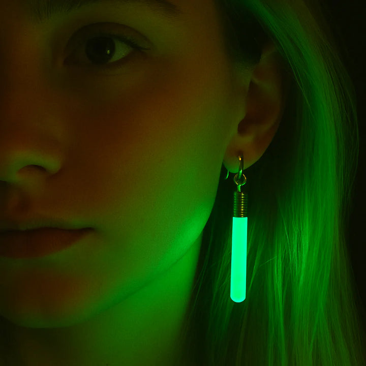 Glow-in-the-dark øreringe Skru op for lyset og festen! Grøn