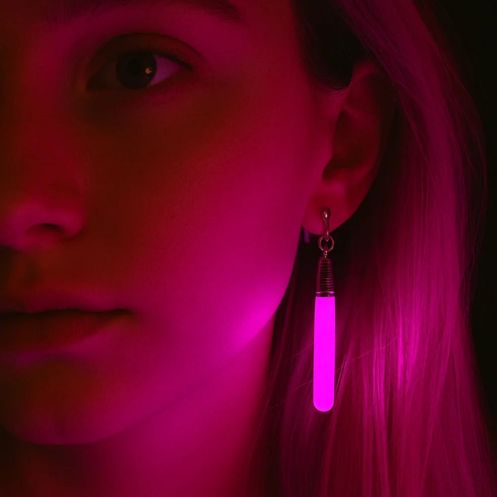 Glow-in-the-dark øreringe Skru op for lyset og festen! Pink