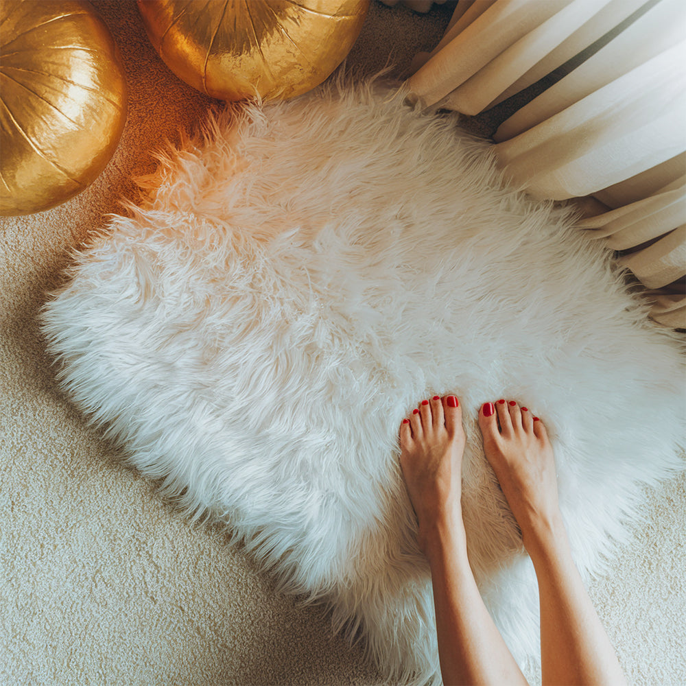 Produktbillede af Køb Faux Fur tæppe 60 x 90 cm hvid på tilbud