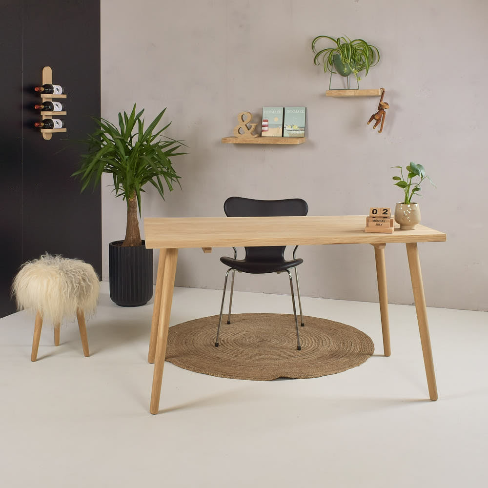 Produktbillede af Witten Skrivebord 70 x 130 cm Plankebord i egeplanker Sæbebehandlet på tilbud i høj kvalitet