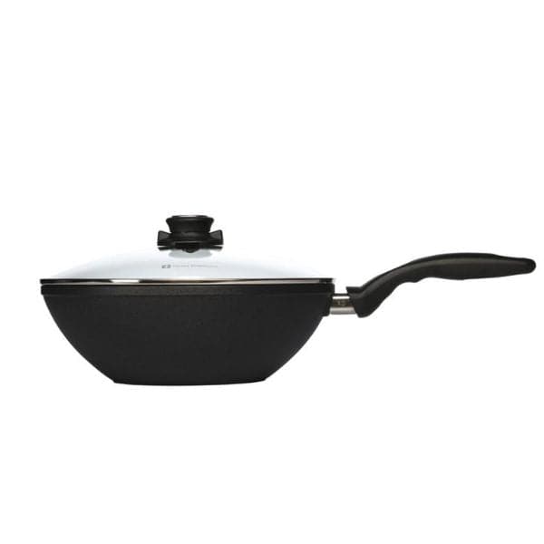 Swiss Diamond Wok 28 Cm M/låg, Induktion ❤ Kæmpe udvalg i Swiss Diamond ❤ Billig fragt og hurtig levering 2 - 5 hverdage - Varenummer: BAR-757411 / Ean: '7640119217765 på lager - Udsalg på Køkken | Køkkenartikler | Gryder & Pander Spar op til 66% - Over 1112 kendte brands på udsalg