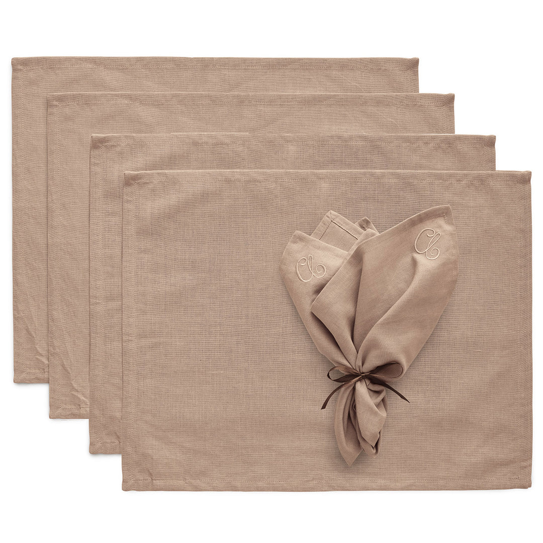 Decotique Decotique Sienna tekstilsæt 4 dækkeservietter + 4 servietter, taupe – close-up (Bordskåner)