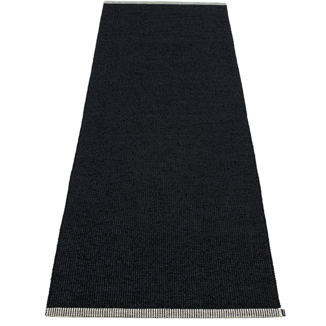 Pappelina Pappelina Gulvtæppe Mono, 85 x 260 cm., black – vinkelbillede (Tæpper)