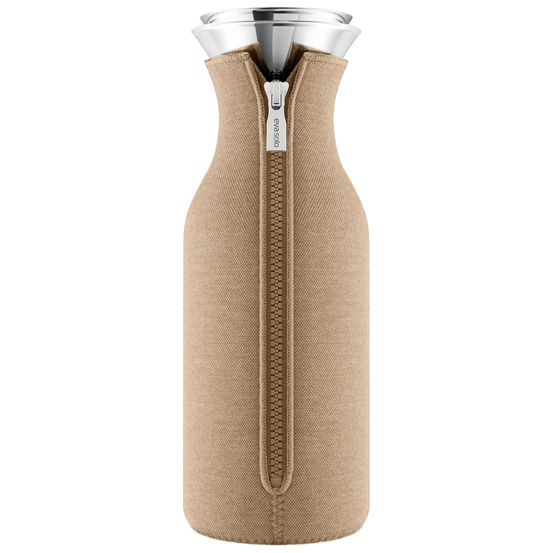 Eva solo Eva solo Køleskabskaraffel 1 liter, caramel cream – billede i brug (karafel)