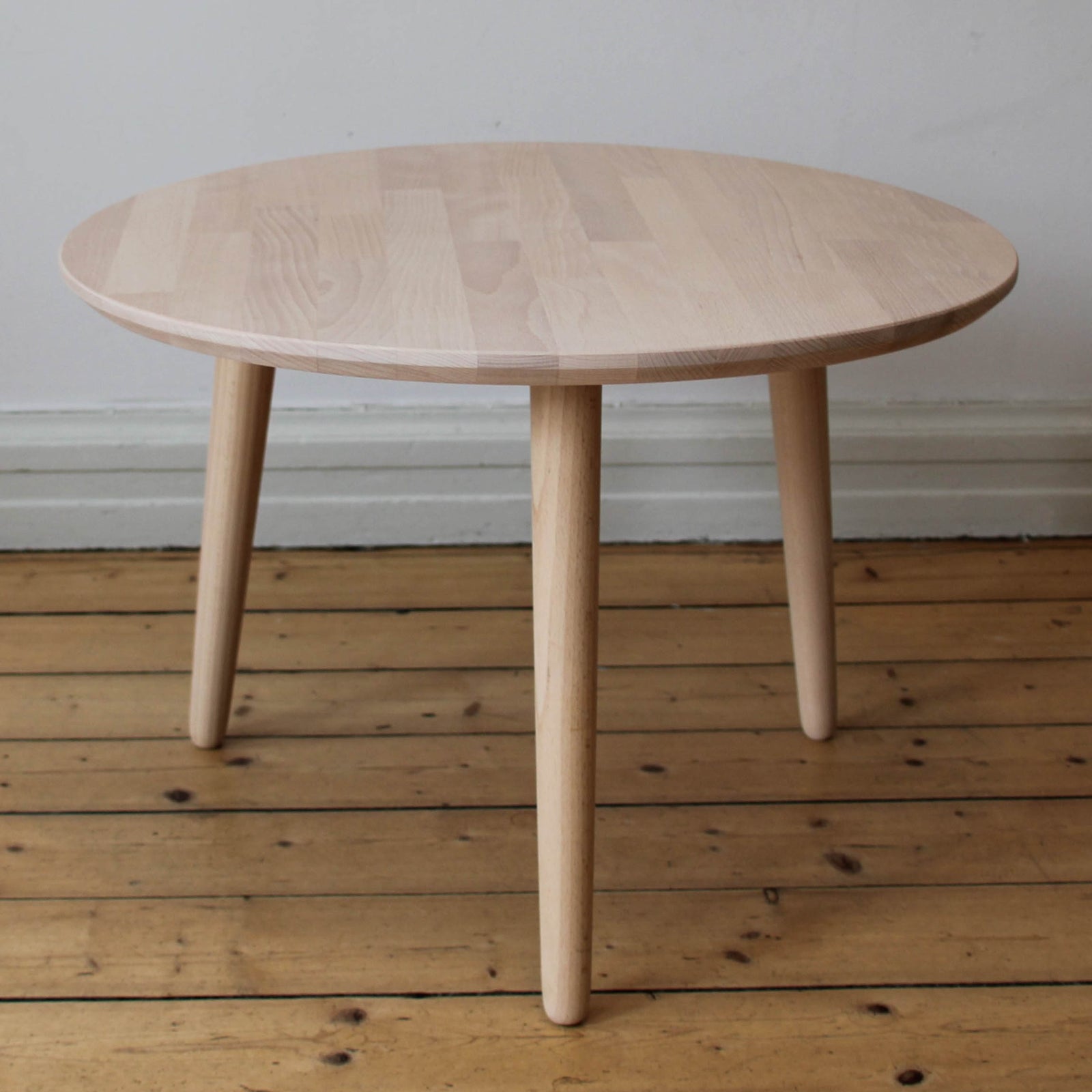 Produktbillede af CT 10 Sofabord i massiv eg og diameter 50 cm Højde 40 cm Lakeret på tilbud i høj kvalitet