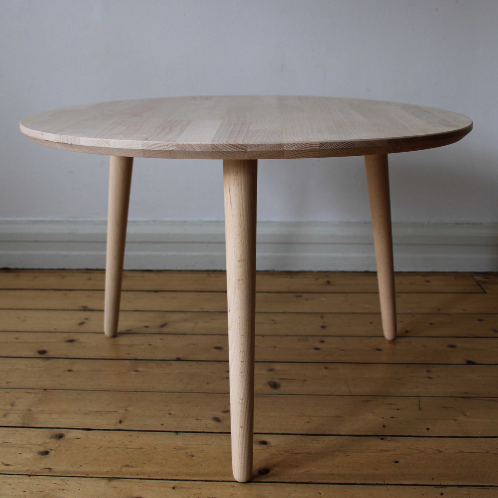 Produktbillede af CT 10 Sofabord i massiv eg og diameter 60 cm Højde 45 cm Olieret på tilbud i høj kvalitet