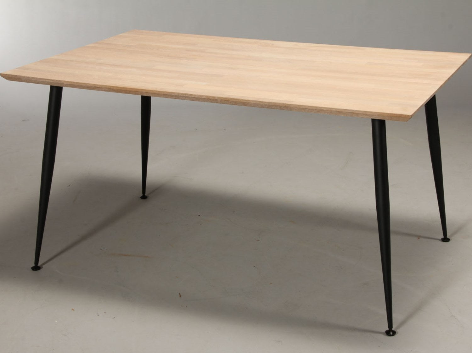 Produktbillede af Moon rektangulært skrivebord massiv eg seks størrelser 120 x 70 cm Ubehandlet på tilbud i høj kvalitet