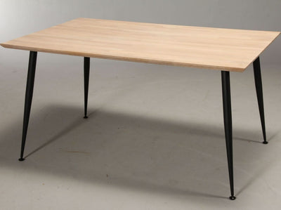 billigt tilbud på Moon skrivebord i massiv eg! 6 størrelser, f.eks. 110 x 70 cm. Hurtig levering, 1-2 hverdage. Spar op til 66% på udsalg.