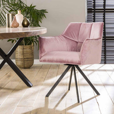 tilbud på 2 pink fløjl spisebordsstole! Billigt udsalg på Wegas. Hurtig levering (1-2 dage) & billig fragt. Over 1150 brands på udsalg.