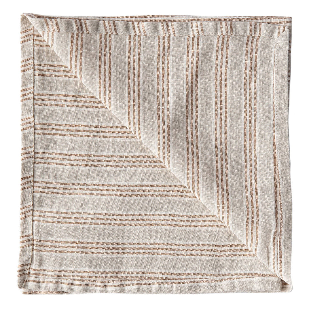 Tell me more Tell me more Serviet 45 x 45 cm, hazelnut stripe – vinkelbillede (Serviet)