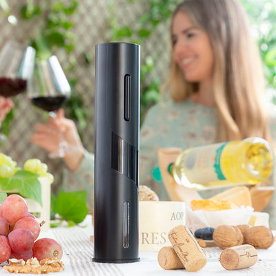 Se Elektrisk proptrækker til vinflasker Corkbot InnovaGoods  Stort online udvalg i InnovaGoods - Køb online på udsalg og tilbud lige nu  Meget billig fragt og hurtig levering: 1 - 2 hverdage - Varenummer: V0103388 og barcode / Ean: '8435527819279 på lager - Udsalg på Hjem og madlavning, Utensilier Spar op til 52% - Over 1122 kendte brands på udsalg