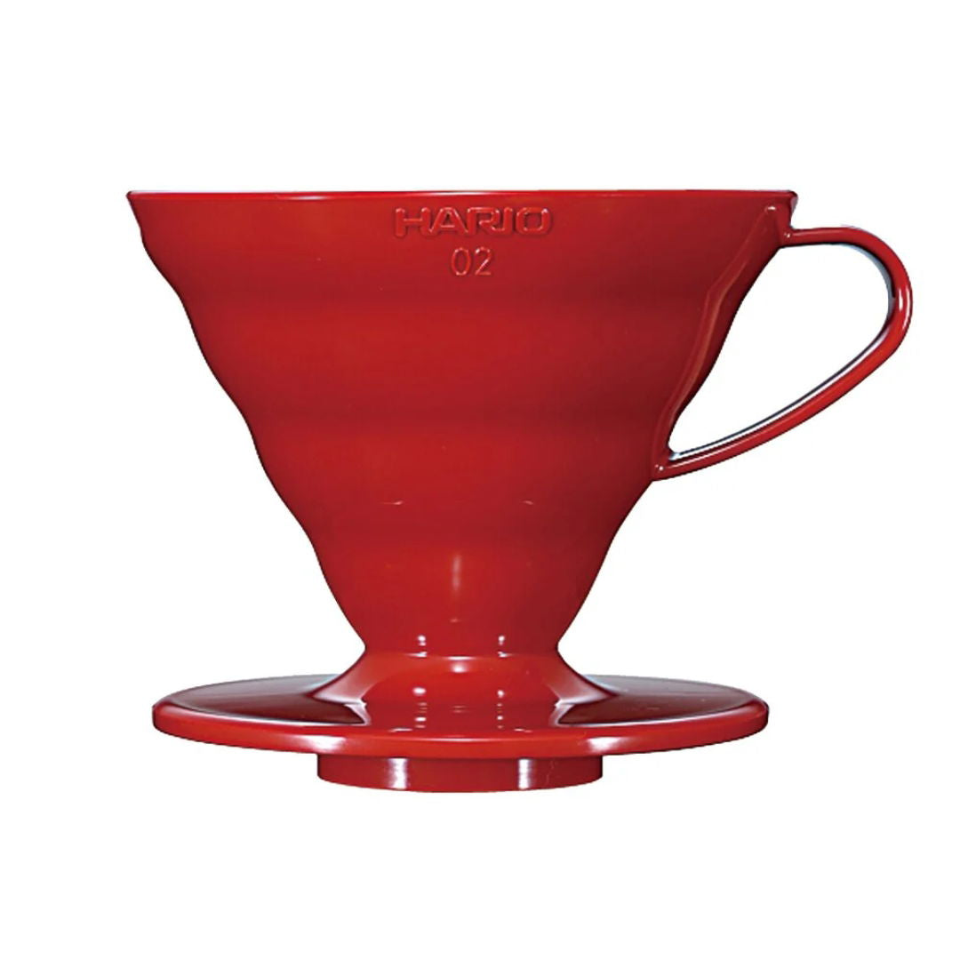 Produktbillede af Hario V60 Plastic 02 Dripper Rød på tilbud – premium kvalitet og detaljer