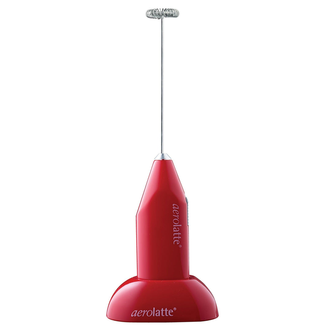 God til både mælke- og vego-drikke, rød – close-up (Mælkeskummer)