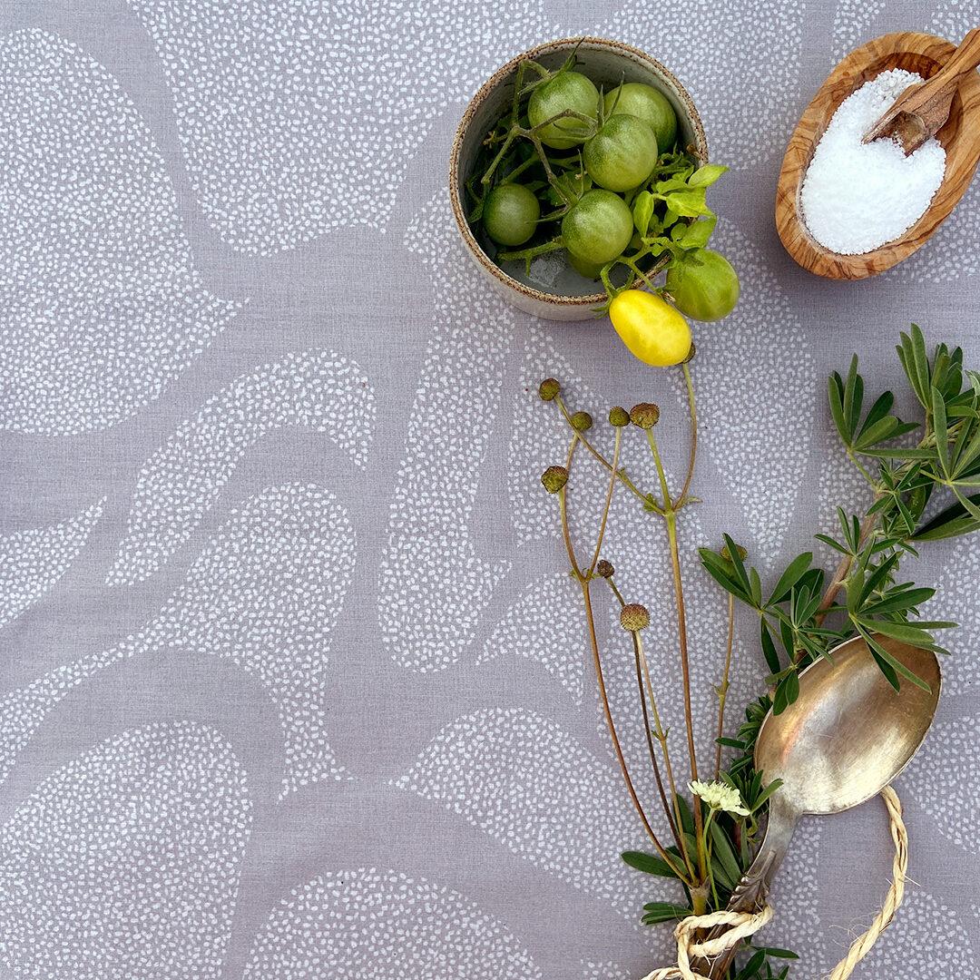 Produktbillede af Engholm Textiles Akryldug med antiskrid River Granite Notes by Susanne Schjerning i premium kvalitet