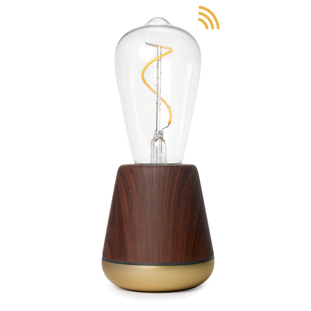 Humble lights Humble lights The Humble One bordlampe, walnut – billede i brug (Lampe)
