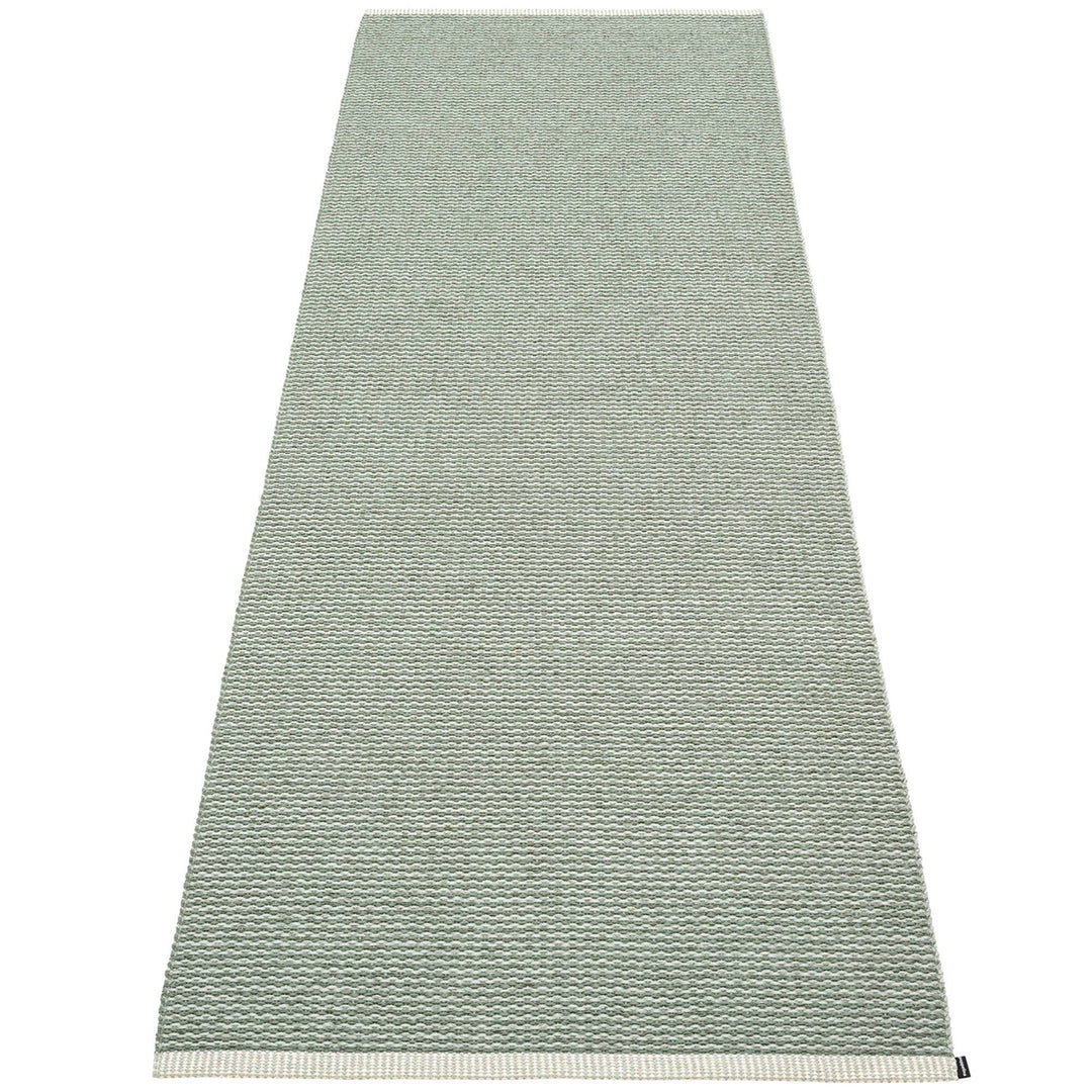 Pappelina Pappelina Gulvtæppe Mono, 70 x 200 cm., sage/army – frontbillede (Tæpper)