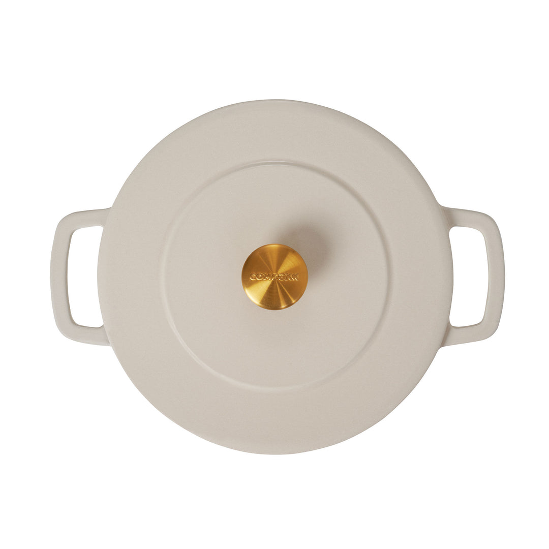 Combekk Combekk støbejernsgryde med låg Ø24 cm/3,8 liter, sand – close-up (Gryder)