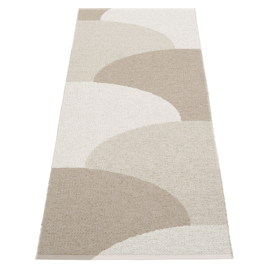 Pappelina Pappelina Hill Tæppe 70x180 cm, dark linen/linen/fossil grey – close-up (Tæpper)