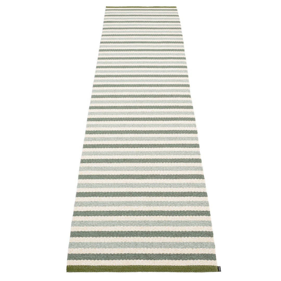 Pappelina Pappelina Teo gulvtæppe 70 cm x 300 cm, sage/army/vanilla – vinkelbillede (Tæpper)