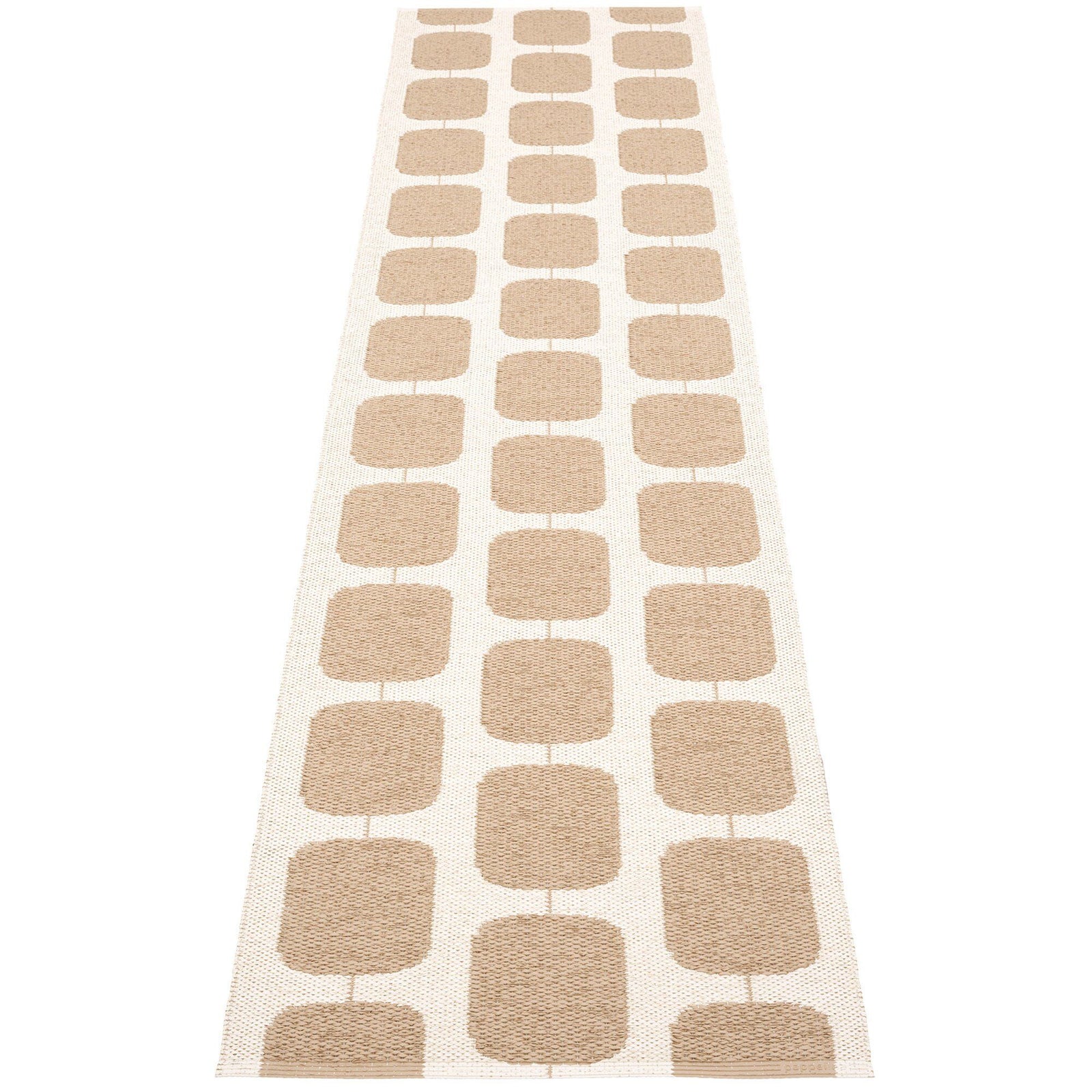Pappelina Pappelina Gulvtæppe Sten, 70 x 300 cm., light nougat/vanilla – billede i brug (Tæpper)