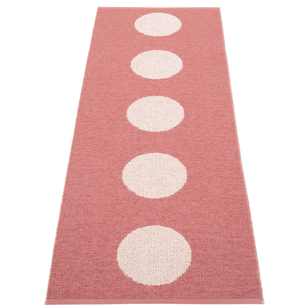 Pappelina Pappelina Vera Pop Tæppe 70x200 cm, blush/pink – produktvisning (Tæpper)