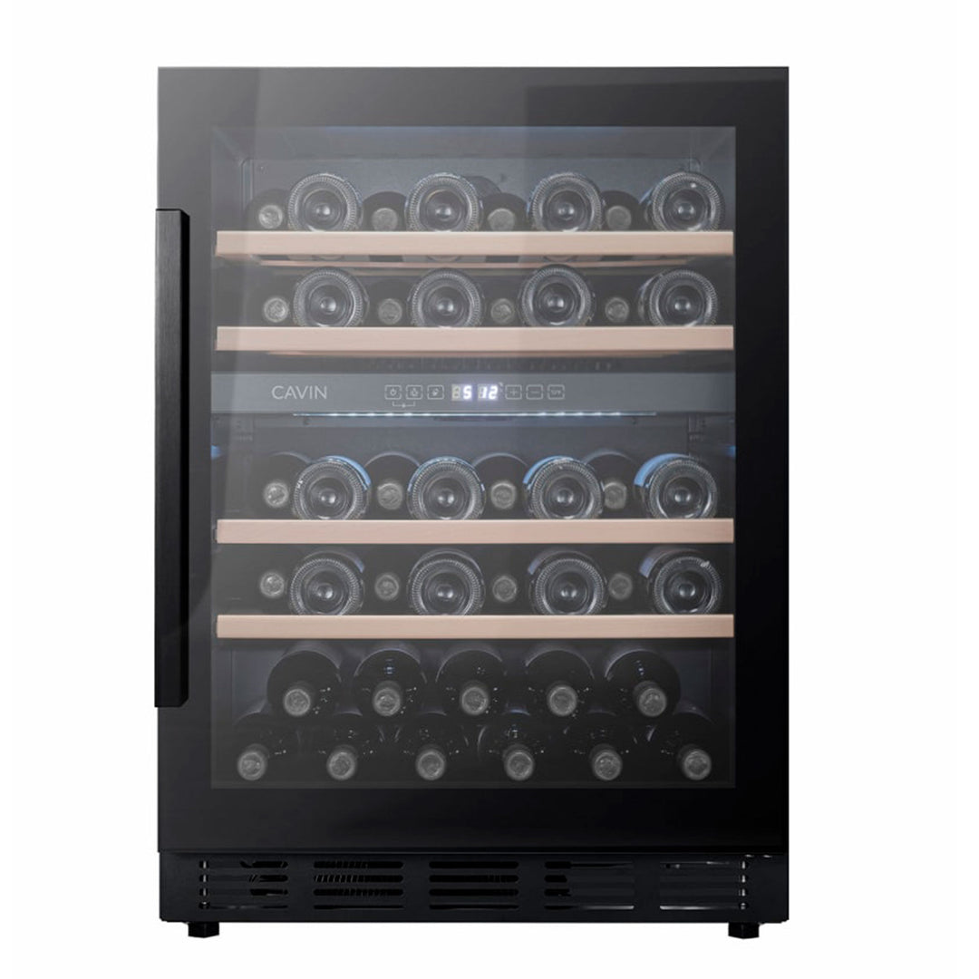 Cavin Cavin Arctic Collection 60D Fullglass Black indbygget vinkøleskab 46 flasker – billede i brug (Vinkøleskabe)