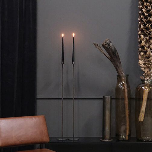 Produktbillede af Alto 2 gulvlysestager i lakeret jern højde 90 cm. på tilbud i høj kvalitet