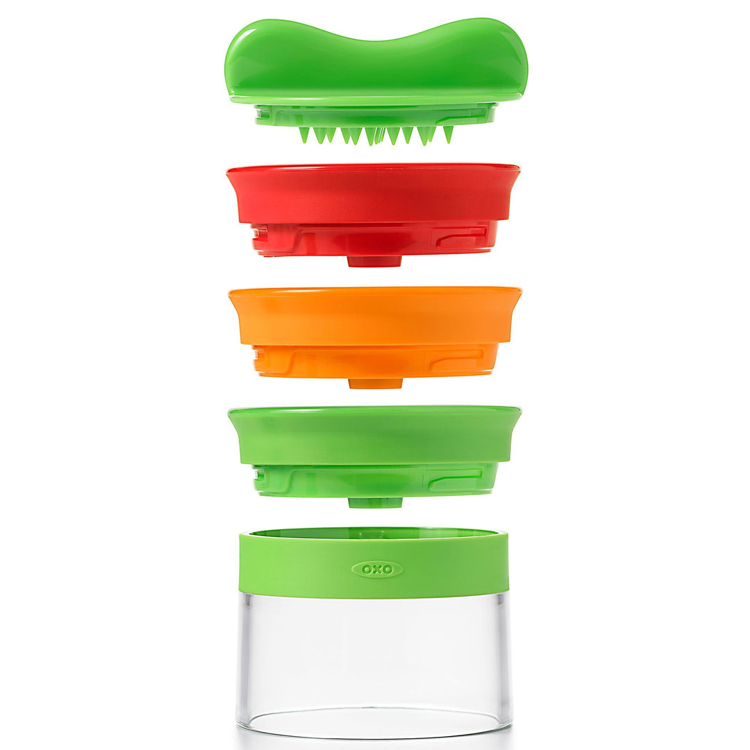 Oxo Oxo Spiralizer 3 blade – billede i brug (Grøntsagsskærer)