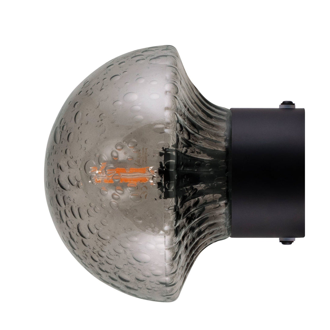 Globen lighting Globen lighting Fungo 16 væglampe, røgfarvet/sort – billede i brug (Lampe)