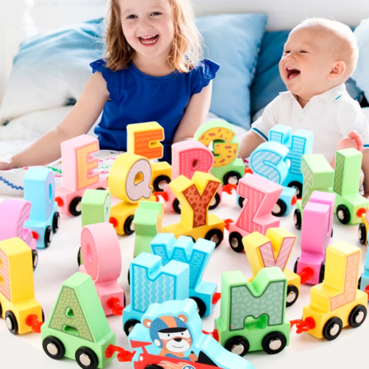 Produktbillede af Køb Alfabet tog m/figurer i træ på tilbud