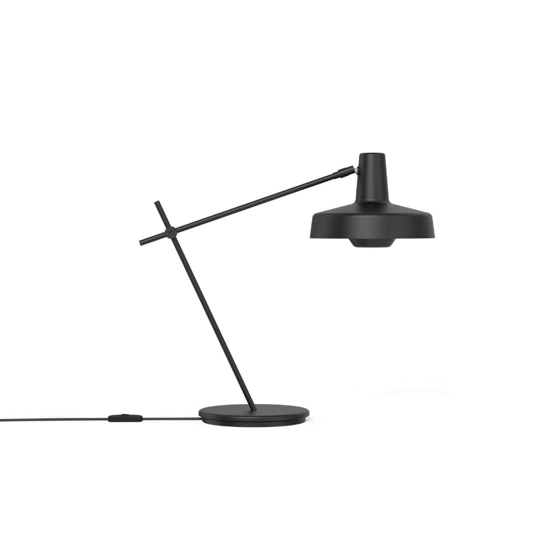 Produktbillede af Arigato Bordlampe Small Sort Grupa Products i premium kvalitet