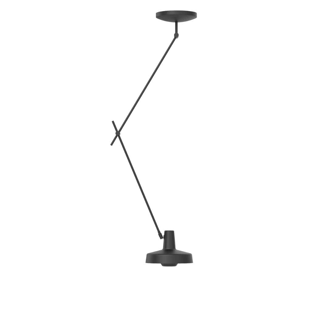 Produktbillede af Arigato Loftlampe Lang Sort Grupa Products i premium kvalitet
