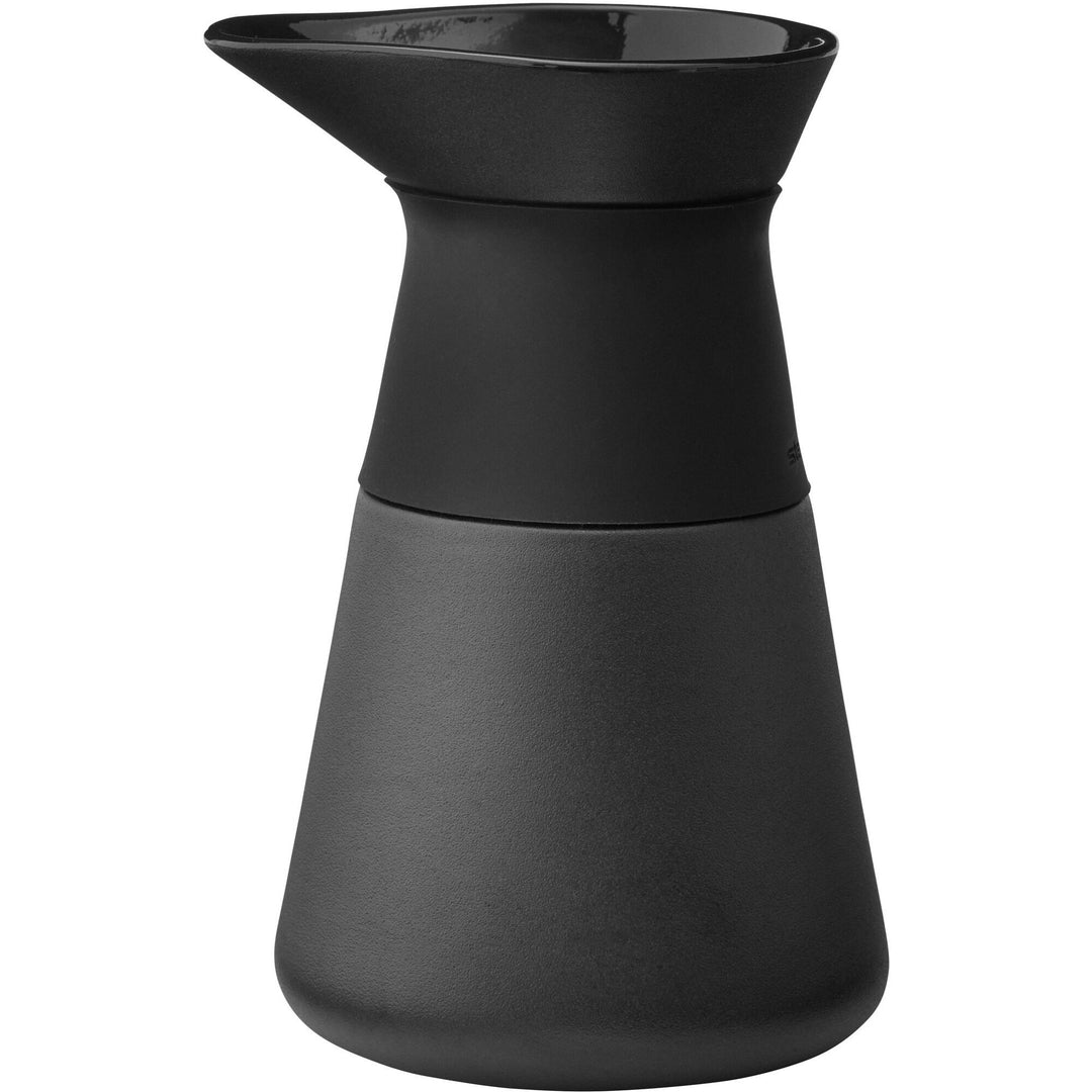 Stelton Stelton Theo mælkekande, sort ❤ produktfoto i kategorien Mælkekande