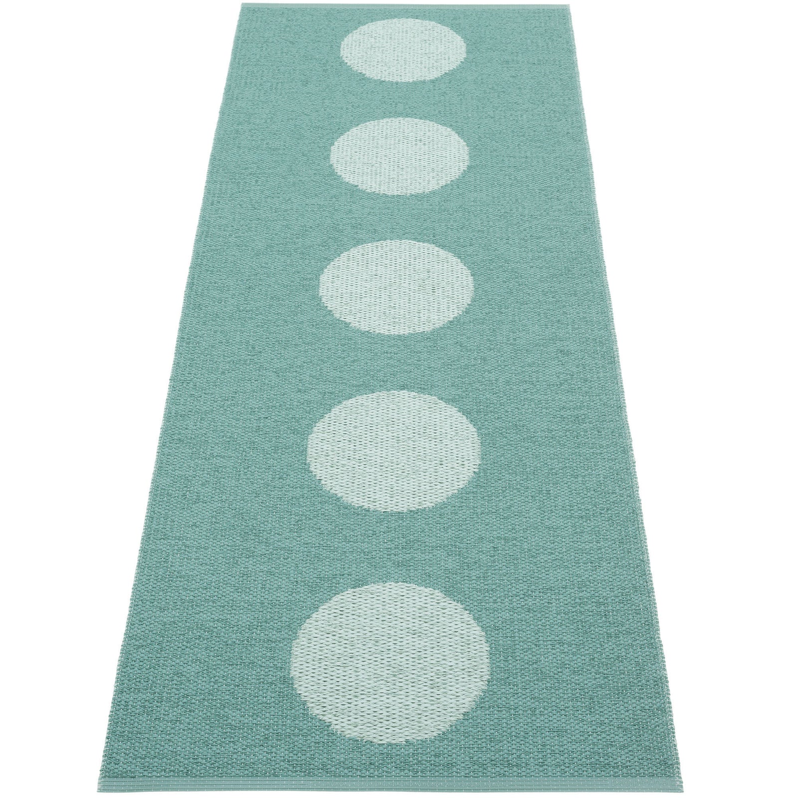 Pappelina Pappelina Vera Pop Tæppe 70x200 cm, jade/turkis – billede i brug (Tæpper)