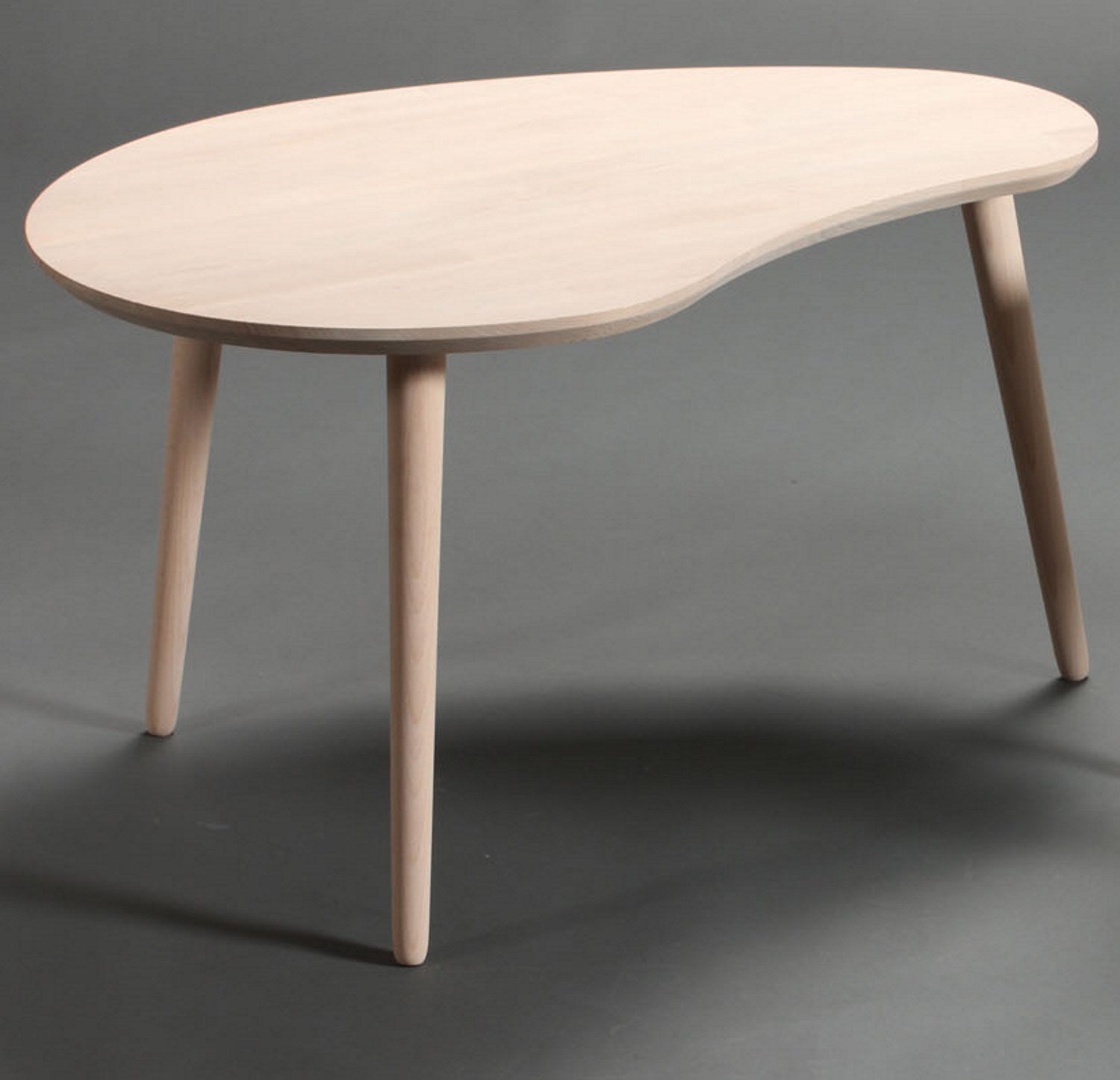 Produktbillede af CT 10 Sofabord i massiv bøg med paletform og størrelse 74 x 55 cm Højde 45 cm Lakeret på tilbud i høj kvalitet