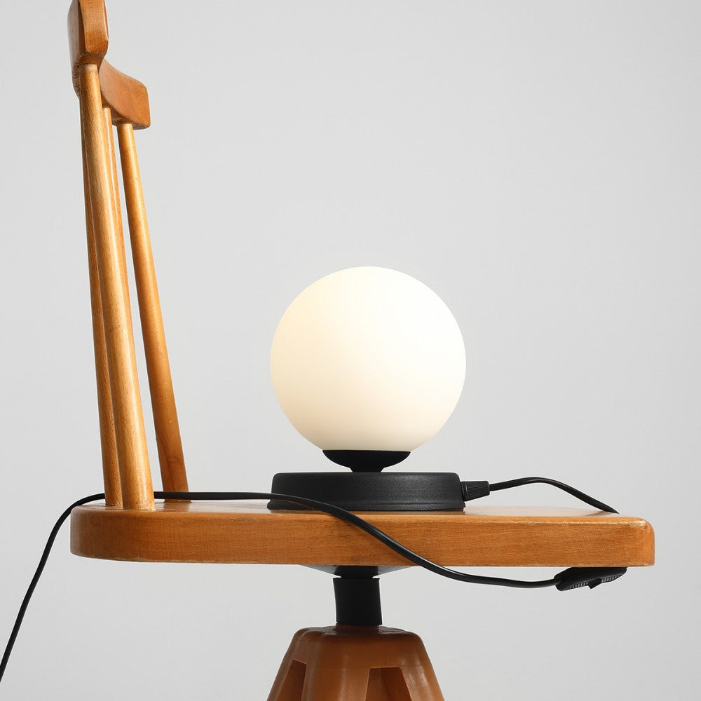 Produktbillede af Hazme Bordlampe i sort metal og hvidt glas ø 14 cm på tilbud i høj kvalitet