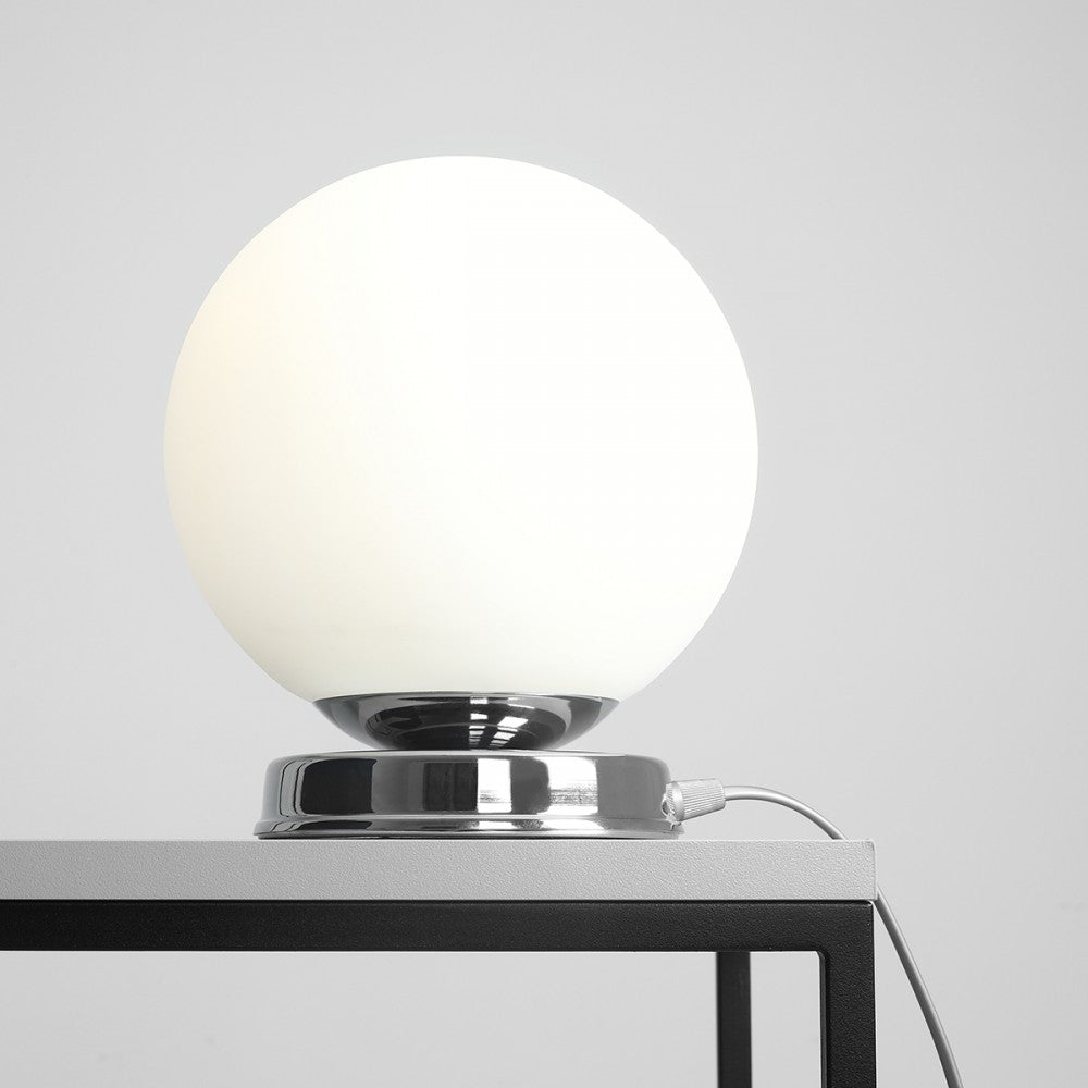 Produktbillede af Hazme Bordlampe i krom og hvidt glas ø 20 cm på tilbud i høj kvalitet