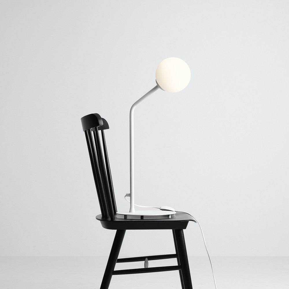 Produktbillede af Limelight Bordlampe i hvidt metal og hvidt glas på tilbud i høj kvalitet