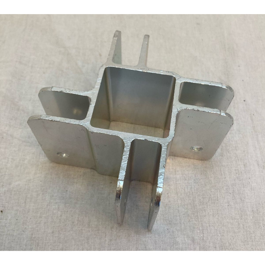 Produktbillede af Midterbeslag top (peakpole) 40mm på tilbud