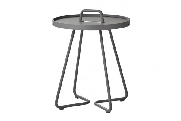 Produktbillede af Cane-line On-the-move sidebord Ekstra lille Light grey på tilbud i høj kvalitet