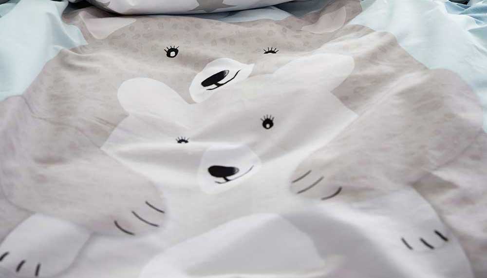 Produktbillede af Essenza Sengetøj Sengetøj Counting Stars som lyser i mørke 100 x 140 Juniorsæt på tilbud i høj kvalitet