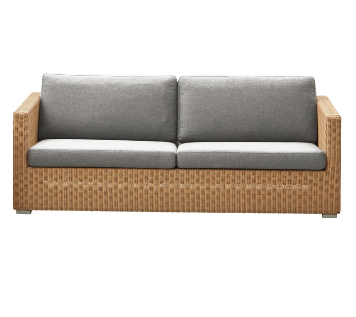 Produktbillede af CANE-LINE CHESTER SOFA 3/PERS INKL. LYSEGRå HYNDER NATURAL 197 i premium kvalitet