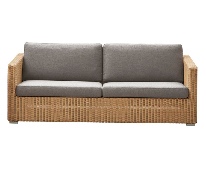 Produktbillede af CANE-LINE CHESTER SOFA 3/PERS INKL. TAUPE HYNDER NATURAL 197 i premium kvalitet