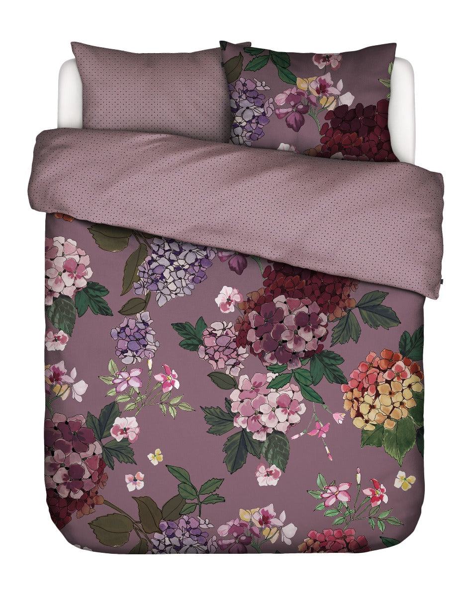 Produktbillede af Essenza sengetøj Diana Lilla-140 x 220 + 60 x 63 på tilbud i høj kvalitet