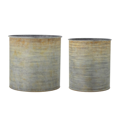 Bloomingville - Meick Urtepotteskjuler, Natur, Metal - sæt 2 stk. ❤ Stort online udvalg i Bloomingville ❤ Billig fragt og hurtig levering 2 - 5 hverdage - Varenummer: BGH-47585228652874 / Ean: '5711173291830 på lager - Udsalg på Alle produkter (Lagerbeholdning er større end 1) Spar op til 55% - Over 454 design mærker på udsalg