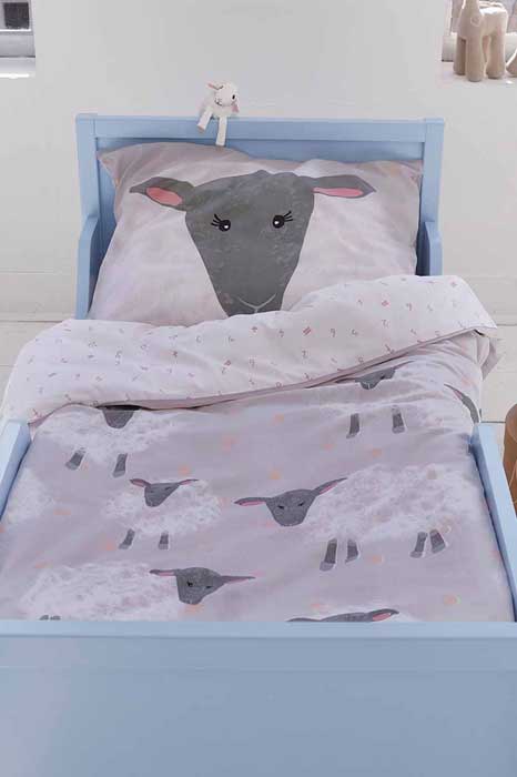 Produktbillede af Essenza Sengetøj Sheeps lyser i mørke-Juniorsæt 100 x 140 cm på tilbud i høj kvalitet