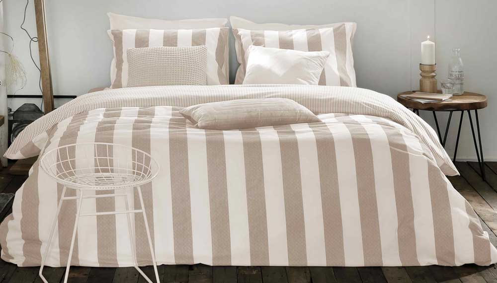 Produktbillede af Casa Decor Sengetøj Everlin Beige 140 x 200 + 60 x 63 på tilbud i høj kvalitet
