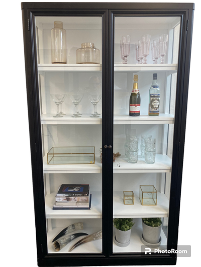Vitrineskab med glas i siderne - Dixie - sort og bredt ❤ Stort online udvalg i by Hornsleth ❤ Billig fragt og hurtig levering 2 - 5 hverdage ❤ Varenummer: BYH-2741728 / Ean: på lager - Udsalg på Sorte vitrineskabe - Over 412 kendte brands på udsalg