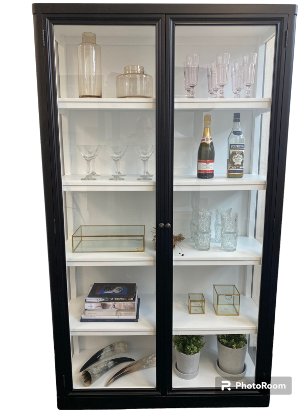 Vitrineskab med glas i siderne - Dixie - sort og bredt ❤ Stort online udvalg i by Hornsleth ❤ Billig fragt og hurtig levering 2 - 5 hverdage ❤ Varenummer: BYH-2741728 / Ean: på lager - Udsalg på Sorte vitrineskabe - Over 412 kendte brands på udsalg