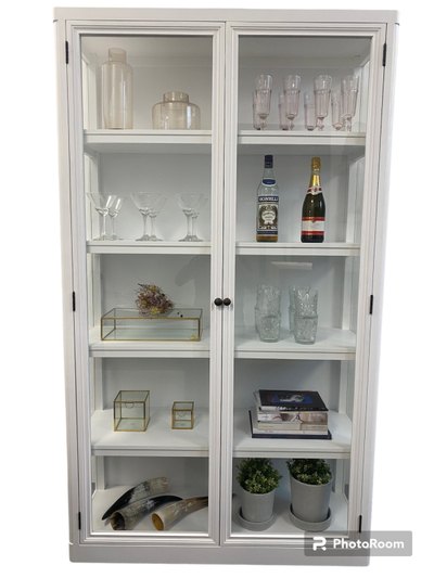 Vitrineskab med glas i siderne - Dixie - hvidt og bredt ❤ Stort online udvalg i by Hornsleth ❤ Billig fragt og hurtig levering 2 - 5 hverdage ❤ Varenummer: BYH-2742330 / Ean: på lager - Udsalg på Sorte vitrineskabe - Over 412 kendte brands på udsalg